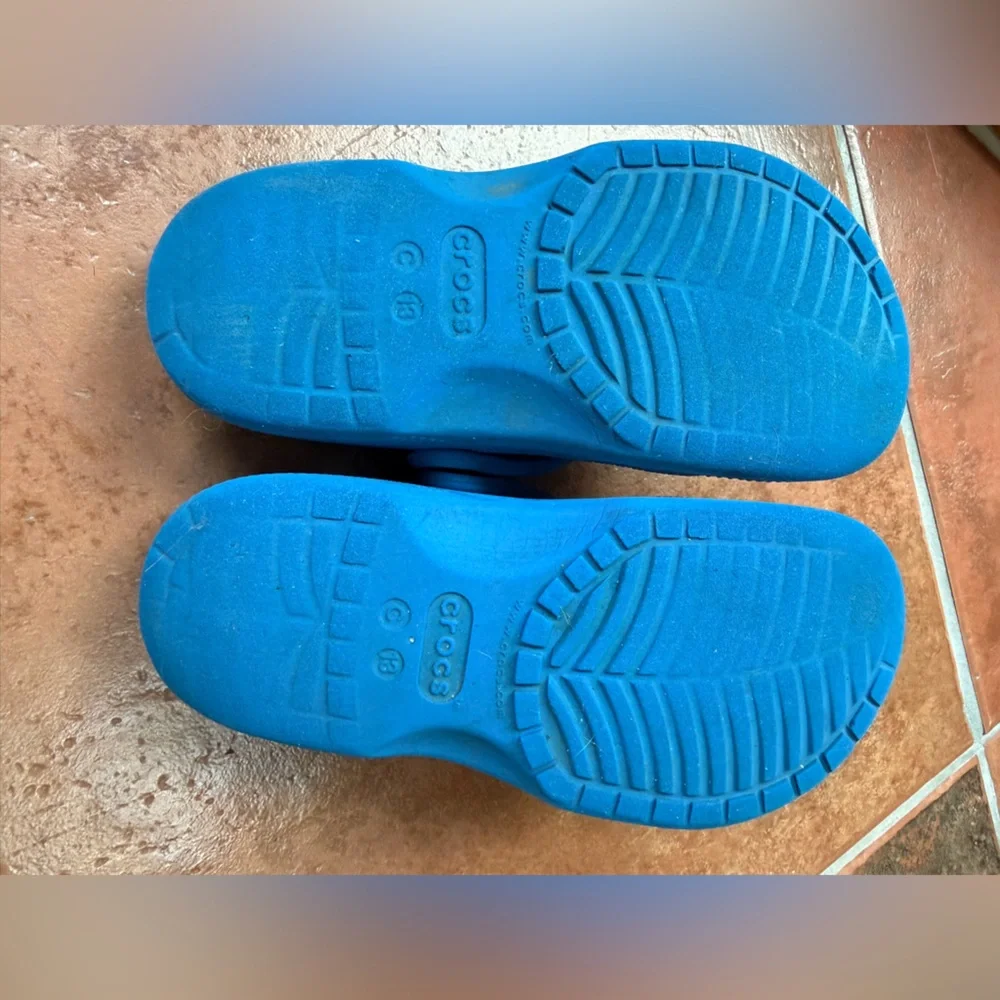 CROCS Kids Classic Clog in Bright Blue